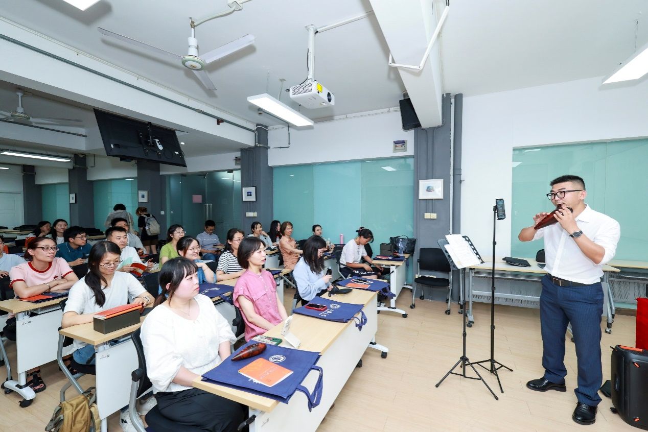 F71EEF94253EB1E8D50BA047E53_11EF74AB_27308