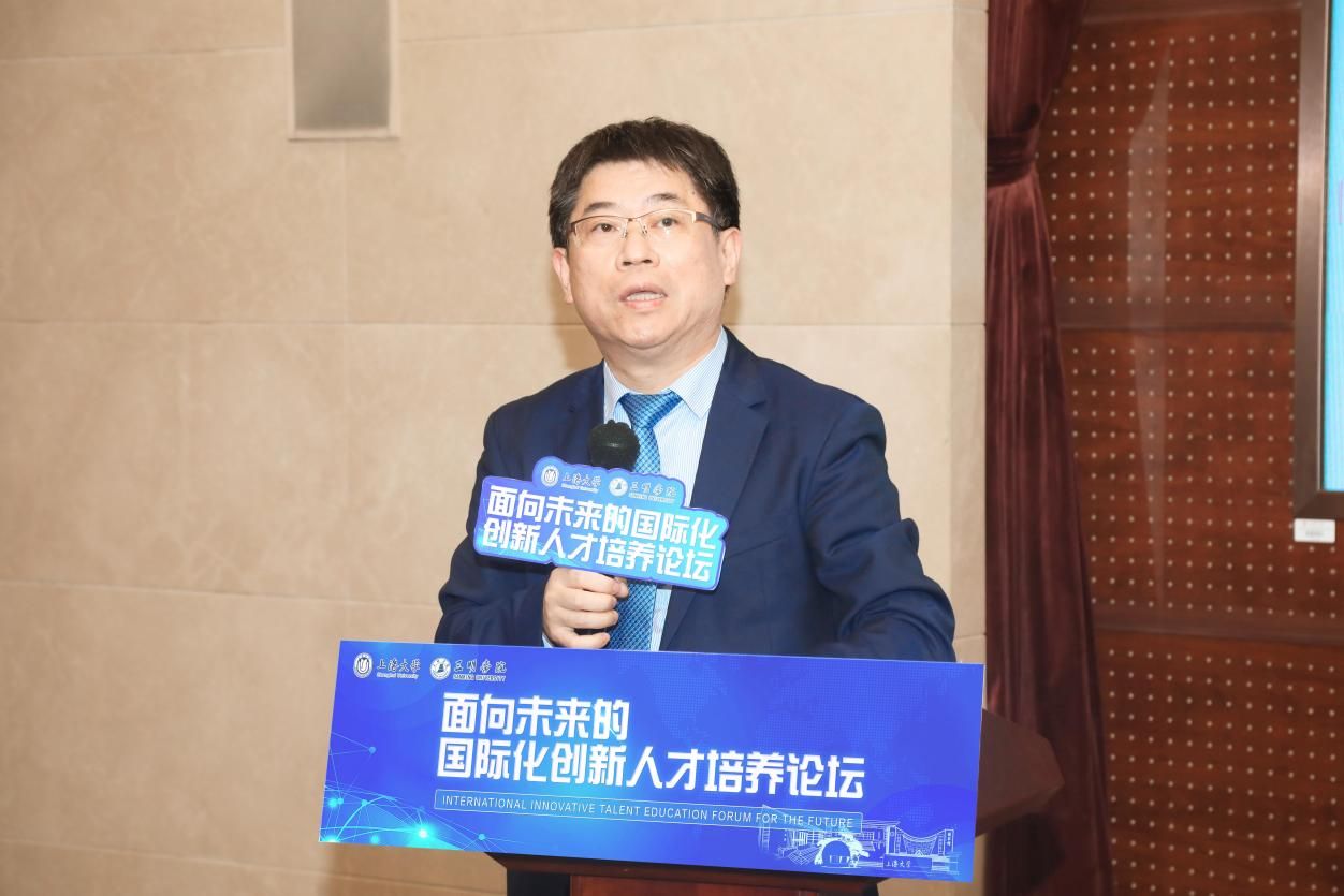 E1108588F81A1C6BEA5D5DCCD52_34069369_186FF