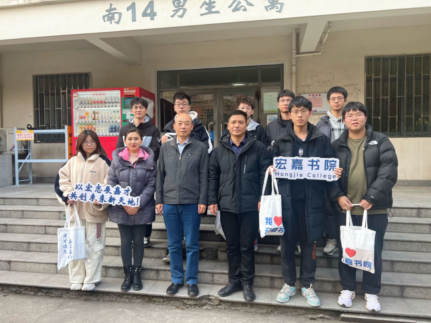 EF8F9BB446E1D4E33C9E929F8E2_5DE0E747_436D8