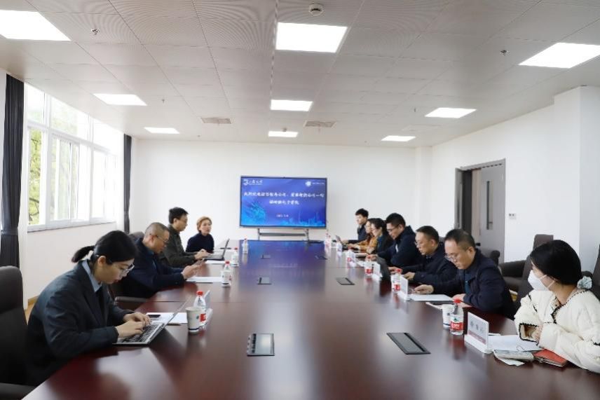 3DEE3B8C7DF89F837E7474DAB4E_D2E4C6DD_D733