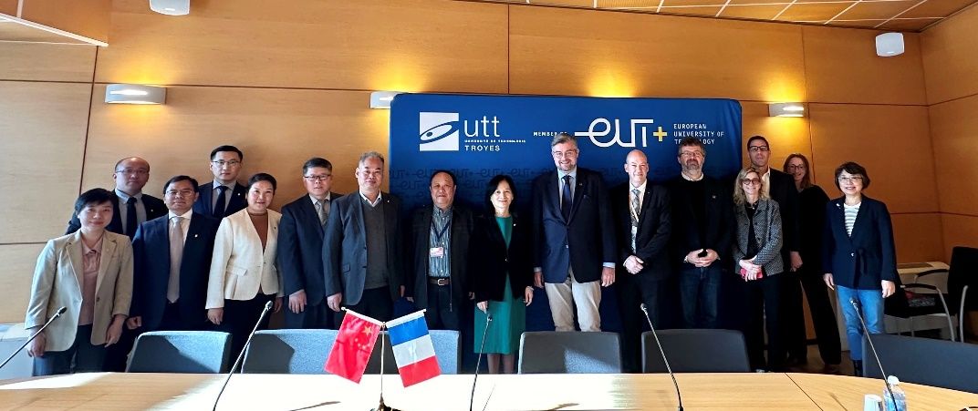 22217295B2AE244BFB3242A7FCF_BF92CD6B_151D2