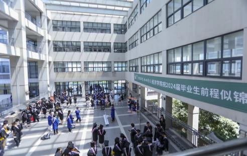 1DC5AD6AF27C85BCC239957AFAB_72A53BF9_8EB6